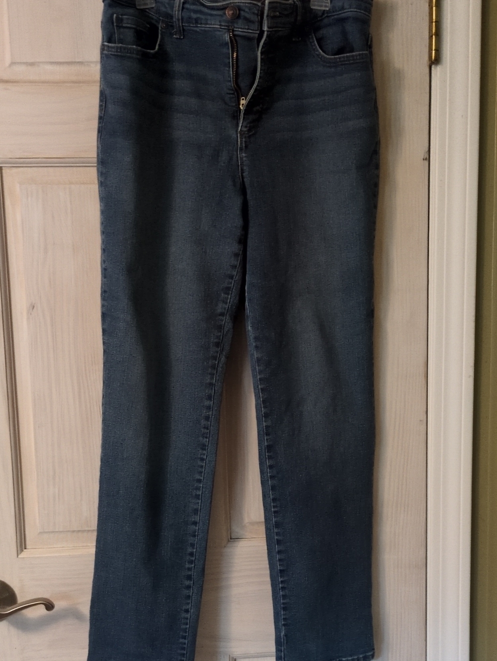 Classic Women’s Straight-Leg Jeans in Dark Blue